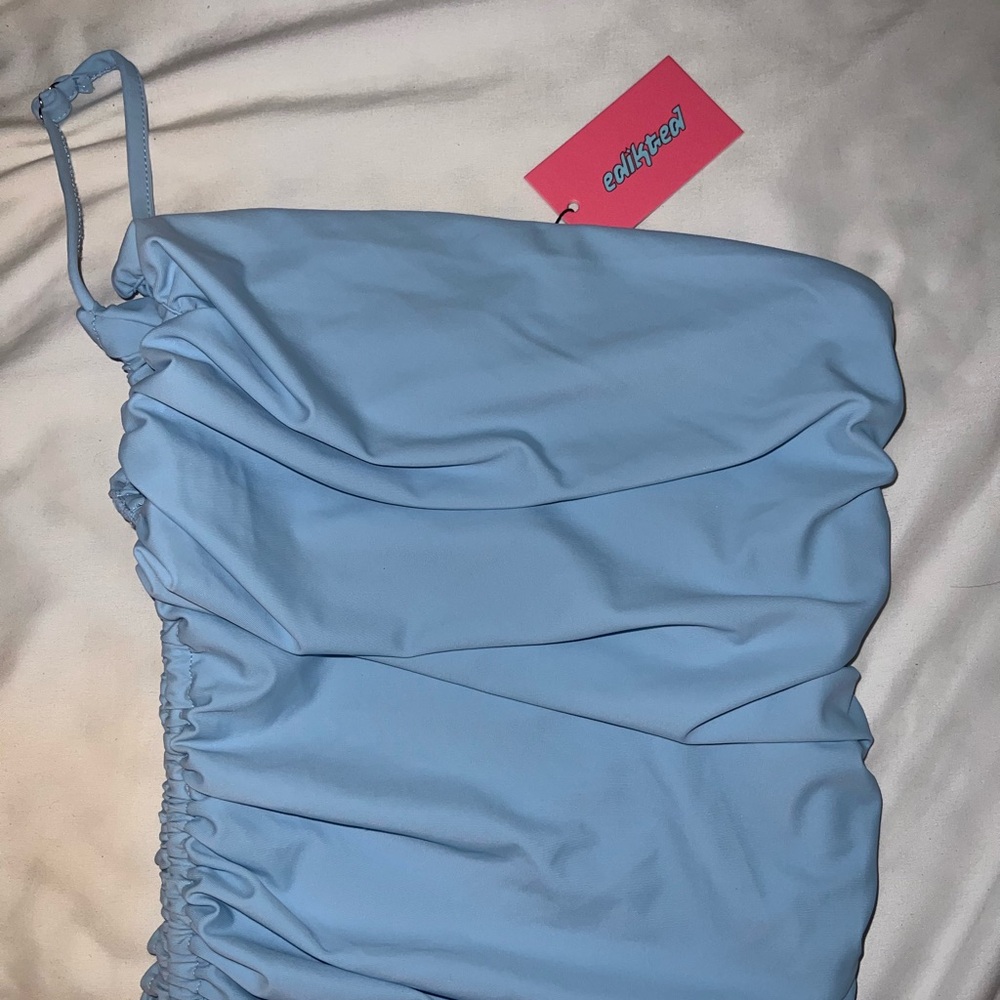 NWT EDIKTED Assymetric Gathered Mini Dress! - Picture 7 of 10
